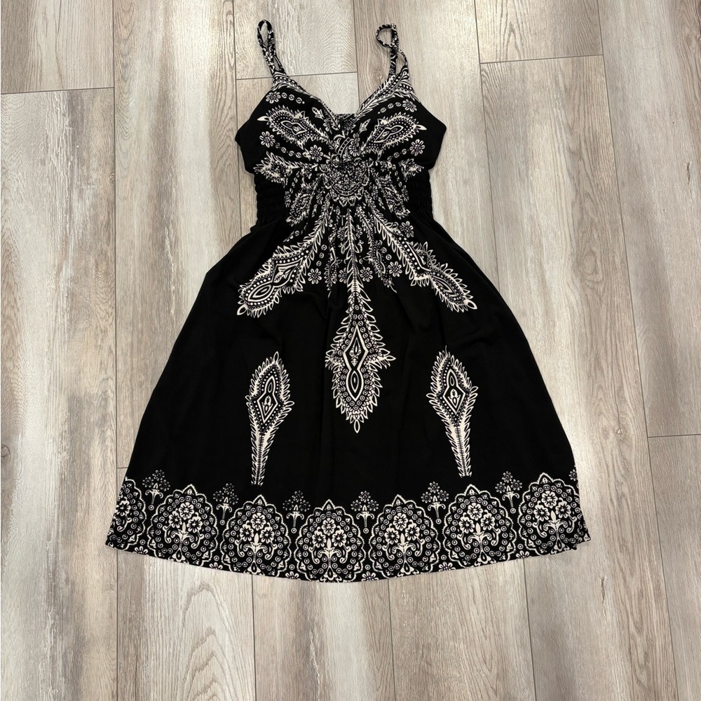 MT Collection Black and white floral print midi dress Size M